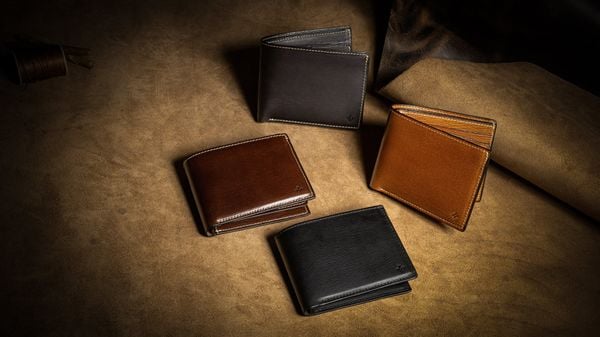 Kiểu ví dáng ngang to phù hợp đựng nhiều tiền và giấy tờ cá nhân